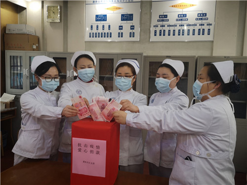 社區(qū)黨支部潘西分院護(hù)理人員獻(xiàn)愛心).jpg 社區(qū)黨支部潘西分院護(hù)理人員獻(xiàn)愛心).jpg