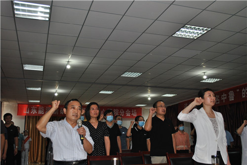 王院長領(lǐng)誓醫(yī)師宣言.jpg 王院長領(lǐng)誓醫(yī)師宣言.jpg