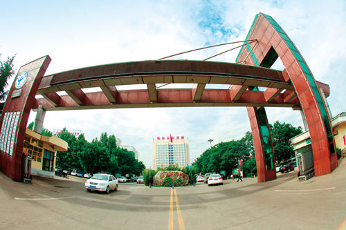 醫(yī)院大門.jpg 醫(yī)院大門.jpg