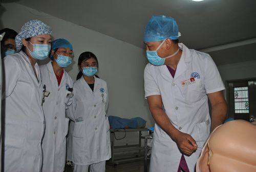 比武前,專家現(xiàn)場示范操作要領(lǐng)_副本.jpg 比武前,專家現(xiàn)場示范操作要領(lǐng)_副本.jpg
