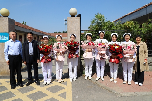 李院長走訪精神科護(hù)士長們.JPG 李院長走訪精神科護(hù)士長們.JPG